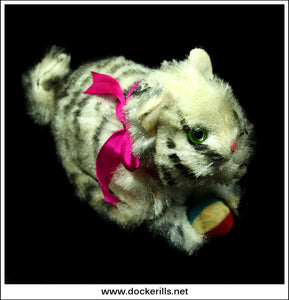 Kitty Cat With Begging Action. Vintage Friction Drive Tin Plate Toy, Alps, Japan 2.