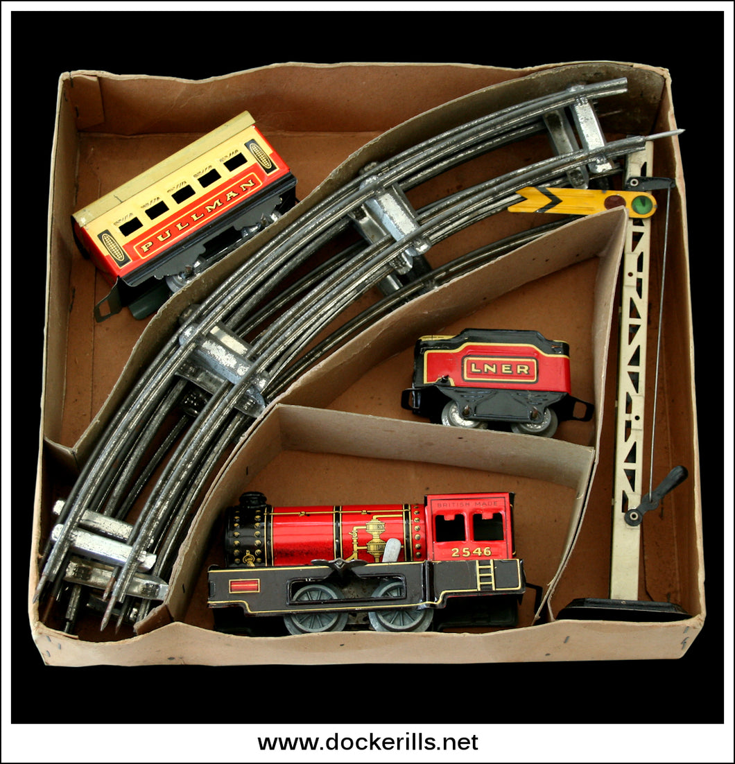 LNER Train Set, Betal, J.H. Glasman Ltd., Great Britain. Tin Plate 'O' Gauge Train Set. 1
