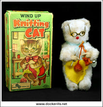 Knitting Cat, Fuji Press / Nomura, Japan. Vintage Tin Plate Toy 1