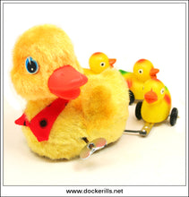 Ducks Family. Clockwork / Wind-Up Plush Covered Novelty Toy, Fuji Press Kogyo, Japan. No. 727.