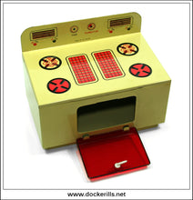 Kitchen Stove With Utensils No. 9/298, Tin Plate Cooker / Oven. Wells-Brimtoy Distributors Ltd., Great Britain 3.