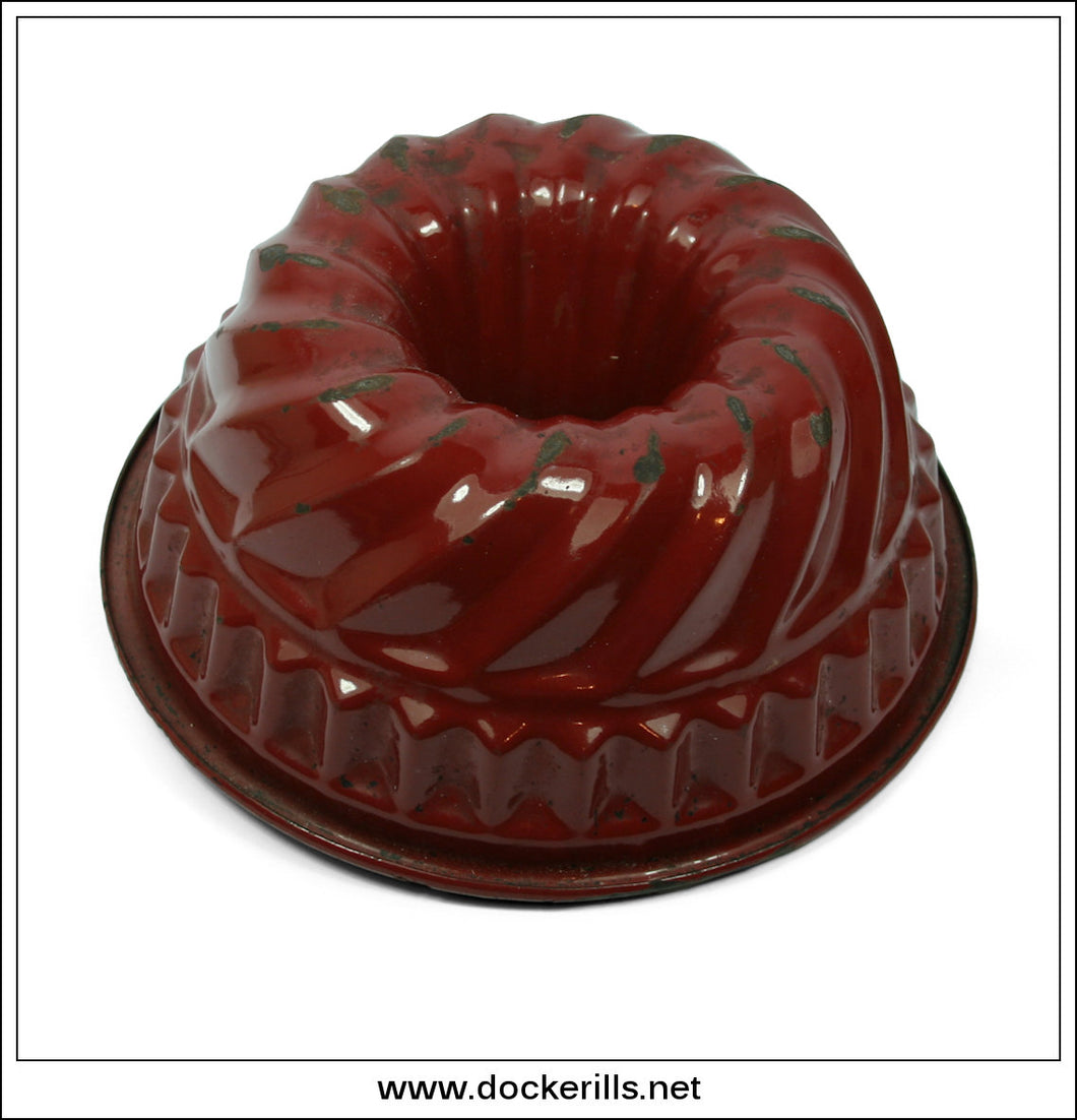 Large Vintage Enamelled / Graniteware Kitchen Ring / Bundt Cake Mould. 9.50 Inch Diameter 1.
