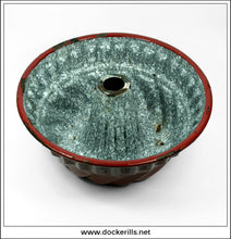 Large Vintage Enamelled / Graniteware Kitchen Ring / Bundt Cake Mould. 9.50 Inch Diameter 2.