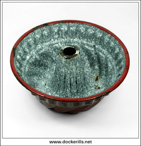Large Vintage Enamelled / Graniteware Kitchen Ring / Bundt Cake Mould. 9.50 Inch Diameter 2.