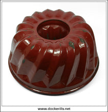Large Vintage Enamelled / Graniteware Kitchen Ring / Bundt Cake Mould. 9.00 Inch Diameter 1.