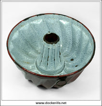 Large Vintage Enamelled / Graniteware Kitchen Ring / Bundt Cake Mould. 9.00 Inch Diameter 2.