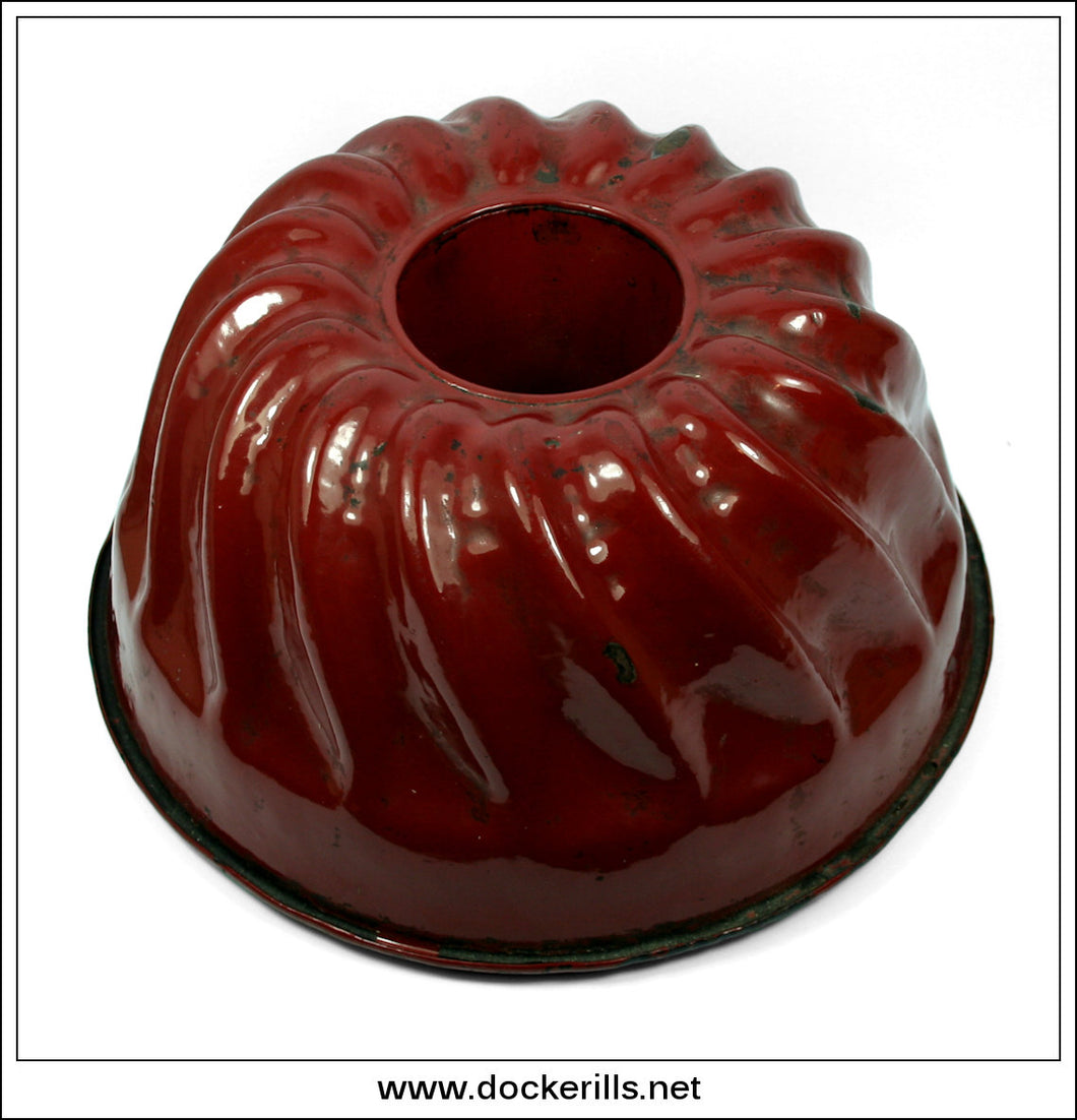 Large Vintage Enamelled / Graniteware Kitchen Ring / Bundt Cake Mould. 10.00 Inch Diameter 1.