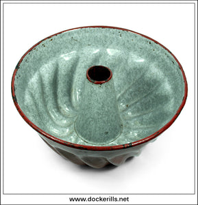 Large Vintage Enamelled / Graniteware Kitchen Ring / Bundt Cake Mould. 10.00 Inch Diameter 2.